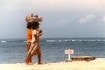 Bali Sanur-Beach, Kids selling fruits and drinks